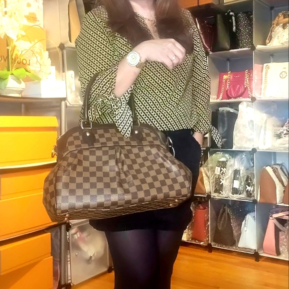 🔥SOLD🔥LOUIS VUITTON Damier Trevi PM Shoulder Bag - Picture 17 of 17